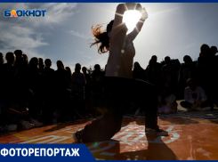 Танцы под открытым небом устроили подростки Ставрополя в День города