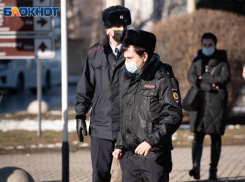 Ударивший полицейского участник незаконного митинга в Ставрополе стал фигурантом уголовного дела