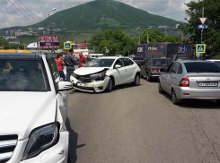 Автомобильный боулинг: МАЗ с отказавшими тормозами протаранил сразу семь «легковушек» на Ставрополье
