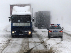 Две ставропольские трассы перекрыли из-за снегопада