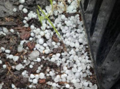 Появились фото прошедшего града в Солнечнодольске Ставропольского края 