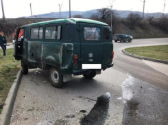 Пожилая пара и их маленький внук перевернулись в УАЗе из-за женщины-водителя в Кисловодске