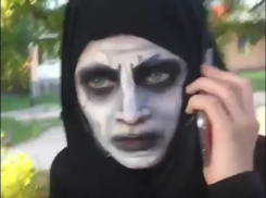 Переодетая в ведьму из фильма «Заклятие» девушка появилась на улицах Кисловодска