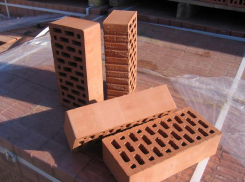 В Пятигорске жилые здания переделывают в магазины