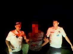 На Ставрополье пьяная компания на мотоцикле  уходила от полицейской погони по полям