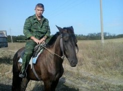 «Ты - наш главный защитник»: подполковника Дмитрия Кудрявцева поздравляет с 23 февраля его семья 