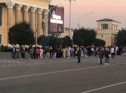 Гигантские очереди, переполненные троллейбусы и перекрытия: как Ставрополь встретил концерт группы «Руки Вверх»