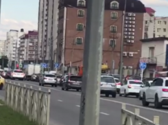 Горожане пожаловались на работу «полоумного» светофора на юге Ставрополя