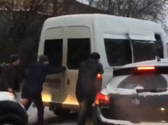 Транспортный коллапс возник по всему Ставрополью после обильного снегопада