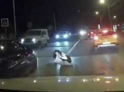 Эффектную брюнетку сбил водитель черной «Приоры» и сбежал с места ДТП в Пятигорске 