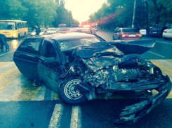 В Невинномысске пострадали двое в аварии с пассажирской маршруткой