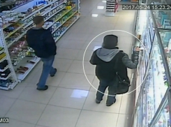 Любительница бесплатного парфюма совершила кражу духов прямо под камерой видеонаблюдения на Ставрополье