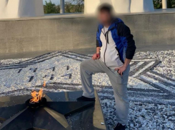 Помочившиеся на Вечный огонь жители Дагестана на Ставрополье могут загреметь за решетку на пять лет