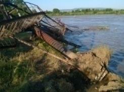 Опора водовода упала на Ставрополье: восемь населенных пунктов остались без воды