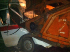 Четыре человека пострадали при столкновении скорой помощи и комбайна на Ставрополье