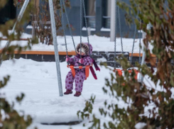 В Ставрополе хулиган кинулся с кулаками на ребенка и женщину во дворе дома