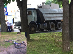 КамАЗ сбил ехавшего по проезжей части велосипедиста  в Ставрополе 