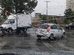Под прикрытием дождя: ставропольские водители ездили на красный и пересекали две сплошные