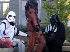 «Обычный день в Ставрополе»: Дарт Вейдер, Супервуман и Дэдпул в центре города рассмешили местных жителей