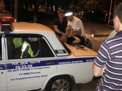 В Ставрополе невменяемый водитель въехал в автомобиль с тремя малолетними детьми