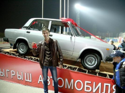 Молодой пятигорчанин уехал с юбилея ФК «Машук - КМВ» на выигранном автомобиле