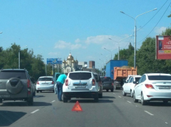 Огромная пробка из негодующих водителей образовалась в Ставрополе из-за нескольких незначительных ДТП