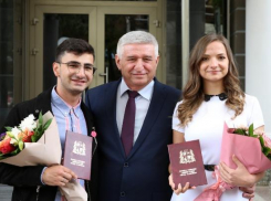 Отличившиеся жители Ставрополя получили стипендии и награды