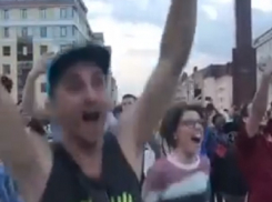 Появилось видео реакции ставропольцев на площади на победу сборной России над Испанией 