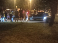 Кузов черной иномарки сильно покорежило об оставшуюся невредимой пассажирскую «Газель» в Ставрополе 