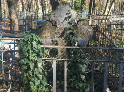 «Прогулка среди могил»: закрытое ставропольское кладбище все еще встречает гостей