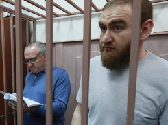 Мать и сестра экс-сенатора Арашукова, покинувшие Россию, объявлены в розыск