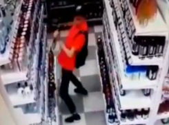В «ритме танца» молодой человек украл в магазине колбасу и бутылку водки в Ставрополе