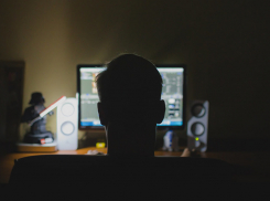 Информацию о публикации в сети интимных фото школьницы проверит следствие