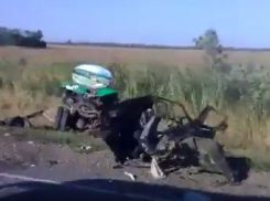 Появилось видео последствий жуткого столкновения молоковоза и КамАЗа на Ставрополье