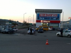 В Пятигорске мужчина на внедорожнике переехал двух девушек