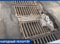 «Латки превратились в кратеры»: на разбитую ливневку и ямы на дорогах пожаловалась жительница Ставрополя