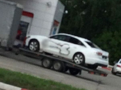 Обнаглевшие вандалы изуродовали белую «Ауди» изображениями мужских гениталий в Ставрополе