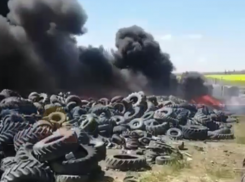 Площадь пожара возле завода на Ставрополье увеличилась до 500 квадратных метров