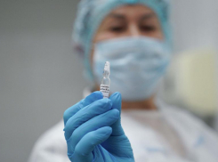 Зачем прививаться, если потом заболеешь? Показываем вакцинацию с научной стороны