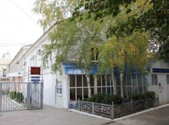 Почти 100 тысяч рублей взяток от студентов получила завкафедры университета в Минводах 