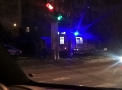 В Ставрополе врезавшийся в бетонные плиты водитель сбил двух женщин
