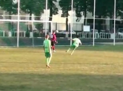 Дичь на футбольном поле: экс-игрок «Машука» из Пятигорска забил гол в свои ворота, чтобы уличить тренера в ставках