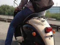 Скутеристы закрыли сезон мотопробегом и рок-н-роллом