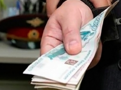   Мужчина пытался подкупить полицейского за 15 тысяч рублей на Ставрополье