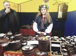 Веселые народные гулянья с ярмаркой продуктов и рыцарским турниром прошли в центре Ставрополя