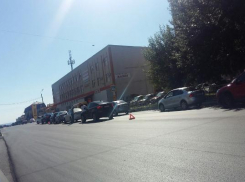 BMW Х6 врезался в пять машин на улице Ставрополя