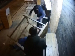 Массовая драка с поножовщиной попала на видео в Пятигорске