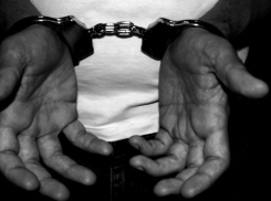 В Нефтекумском районе двое мужчин изнасиловали девушку в машине