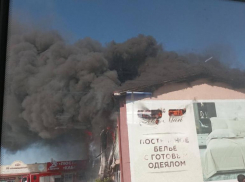 Магазин постельного белья вспыхнул на рынке «Лира» Ставропольского края 