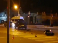 Мотоциклиста увезла «скорая» после серьезного ДТП под Ставрополем 